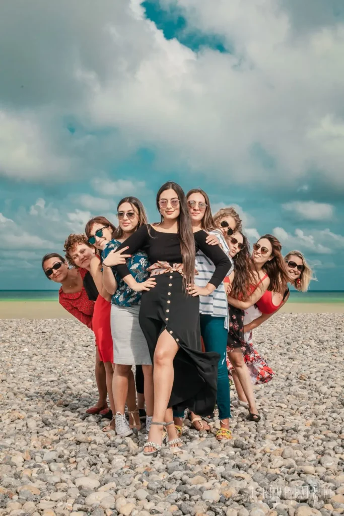 Group Photo with Friends whatsapp dp ideas